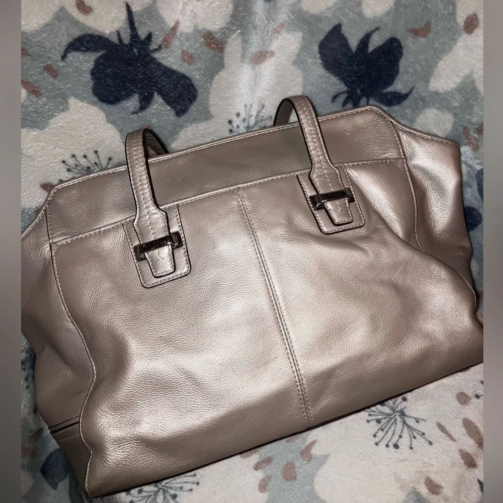 Coach Gold Metallic Tote Bag with Structured Design - Picture 4 of 12